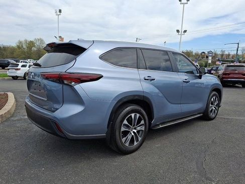 Used 2024 Toyota Highlander XLE FWD image 8