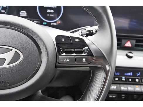 Used 2024 Hyundai Elantra Limited image 25