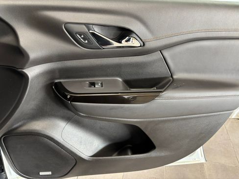 Used 2022 GMC Acadia AT4 w/ Technology Package image 17