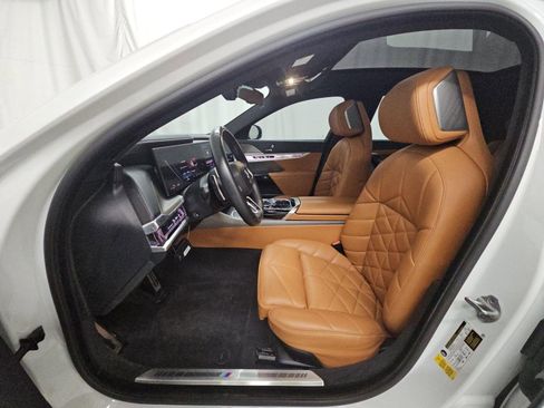 Used 2023 BMW 740i image 7
