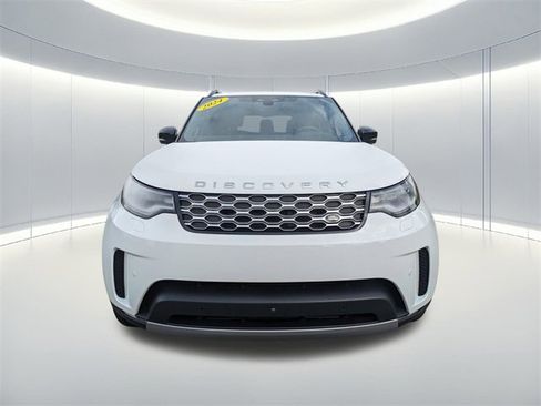 Used 2025 Land Rover Discovery S image 8