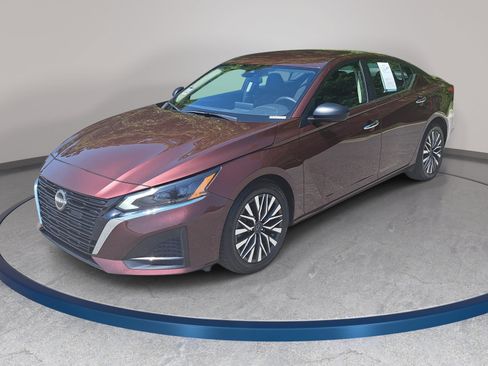 Used 2025 Nissan Altima 2.5 SV FWD image 1