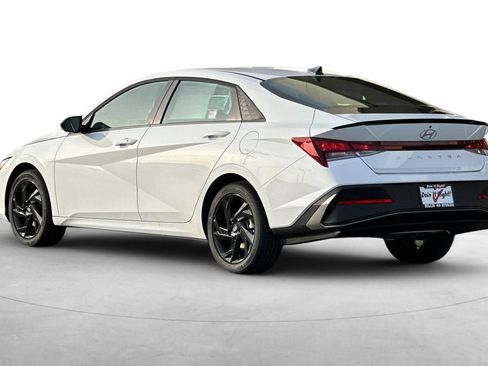 Used 2026 Hyundai Elantra Sport FWD image 4