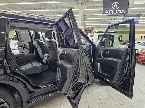 Used 2017 INFINITI QX80 2WD w/ Driver Assistance Package image 16