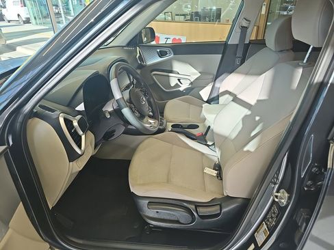 Used 2021 Kia Soul LX image 10
