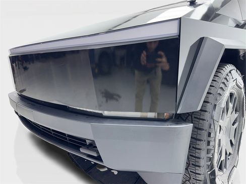 Used 2024 Tesla Cybertruck AWD Crew Cab image 5