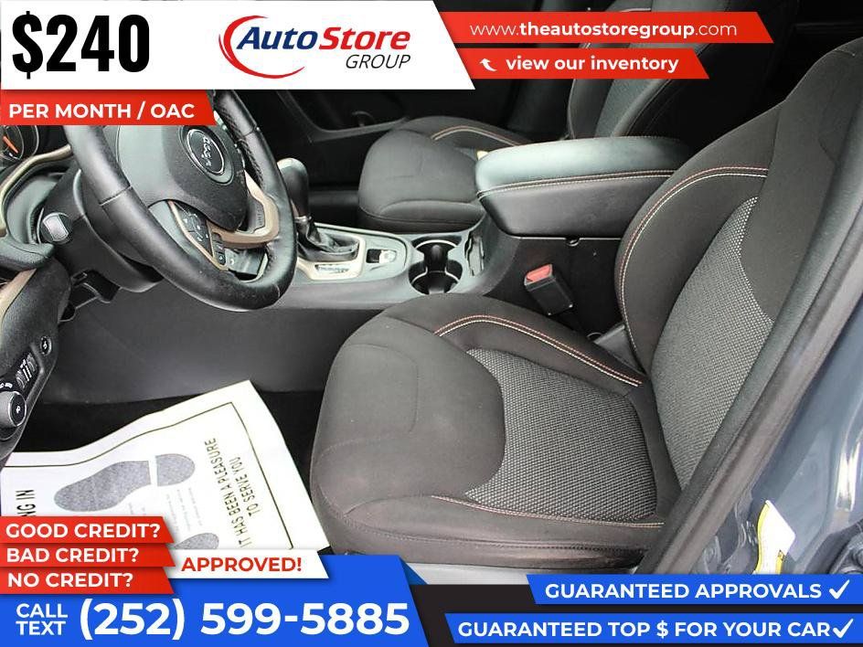 Used 2017 Jeep Cherokee 75th Anniversary FWD image 9