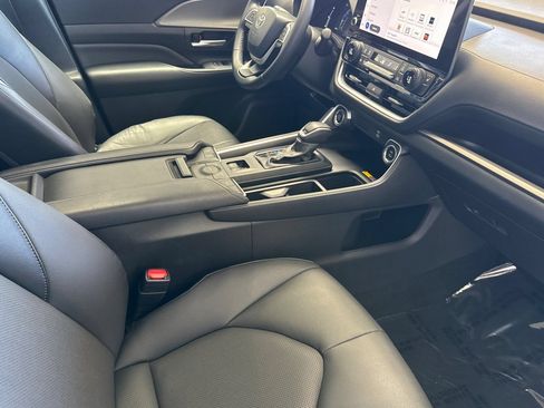Certified 2025 Toyota Grand Highlander FWD image 23