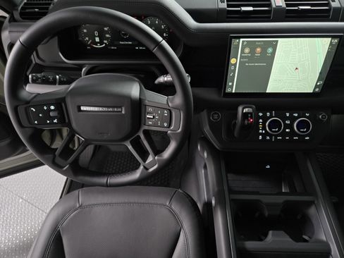 New 2025 Land Rover Defender 90 X-Dynamic SE image 12