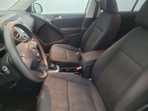 Used 2017 Volkswagen Tiguan Limited FWD image 17