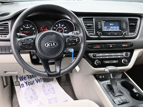 Used 2018 Kia Sedona L image 25