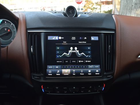 Used 2021 Maserati Levante AWD/4WD image 37