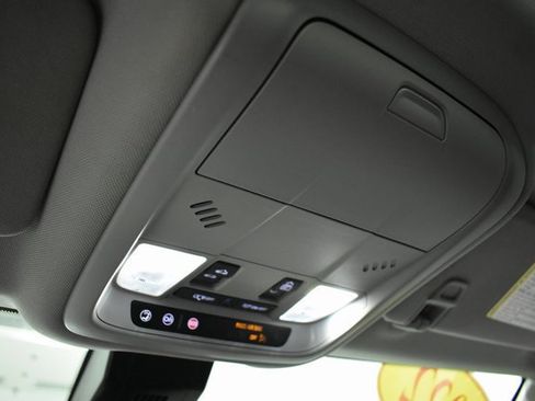 Used 2022 GMC Terrain SLE w/ Driver Convenience Package image 24