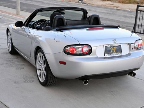 Used 2007 MAZDA MX-5 Miata Touring w/ Suspension Pkg image 6