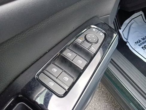 Used 2024 Nissan Pathfinder SL AWD/4WD image 12