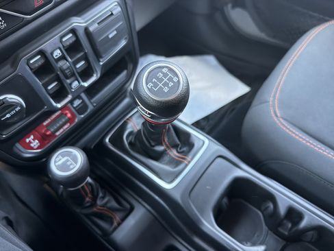 Used 2023 Jeep Gladiator Mojave AWD/4WD image 25