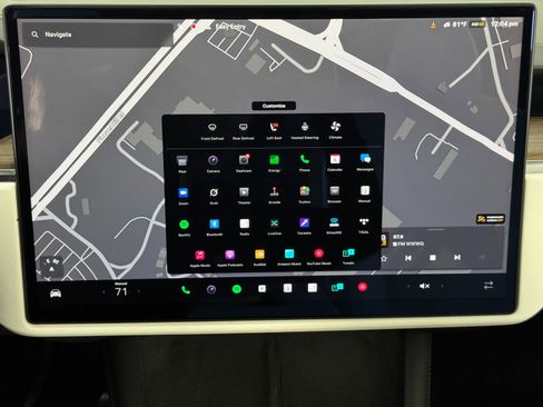 Used 2022 Tesla Model X image 29