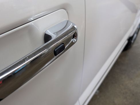 Used 2018 Ford F150 Platinum w/ Equipment Group 701A Luxury image 4