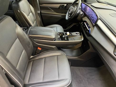 Used 2025 Buick Enclave Preferred FWD image 25