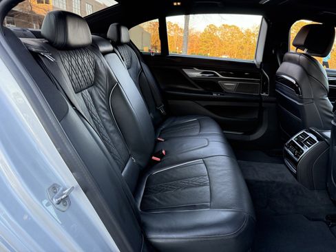 Used 2019 BMW 750i xDrive w/ Executive Package image 41