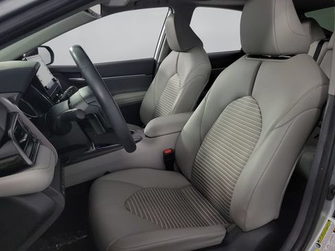 Used 2023 Toyota Camry SE w/ Cold Weather Package FWD image 15