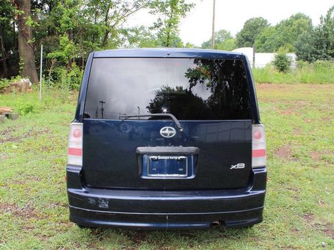 Used 2005 Scion xB FWD image 8