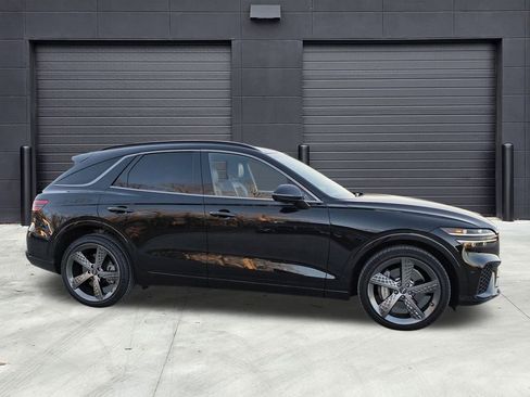 Used 2024 Genesis GV70 2.5T Sport Prestige w/ Sport Prestige Package image 4