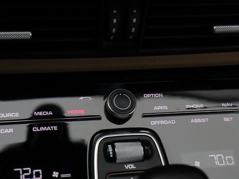 Used 2020 Porsche Cayenne image 32