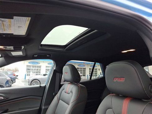 Used 2024 Chevrolet Trax RS w/ Sunroof Package image 17