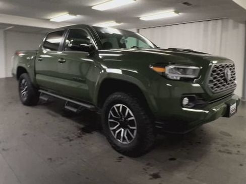 Used 2022 Toyota Tacoma TRD Sport w/ TRD Premium Sport Package AWD/4WD image 2