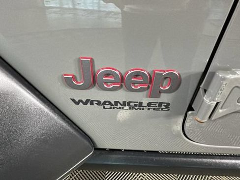 Used 2018 Jeep Wrangler Unlimited Rubicon AWD/4WD image 9