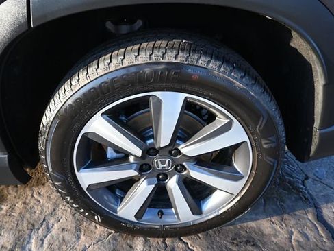 Used 2025 Honda Pilot Touring image 13