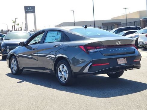 New 2026 Hyundai Elantra SE FWD image 3