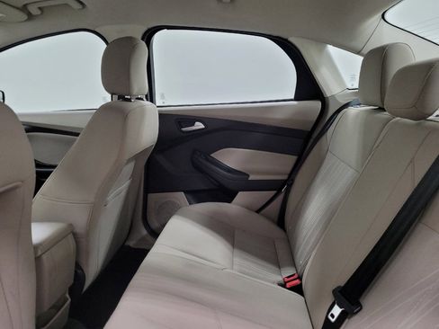 Used 2016 Ford Focus SE FWD image 18