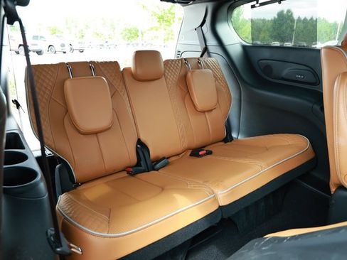 Used 2022 Chrysler Pacifica Pinnacle FWD image 35