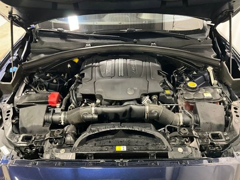 Used 2018 Jaguar F-PACE S image 11