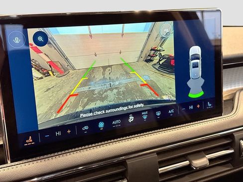 Used 2024 Lincoln Corsair AWD image 12