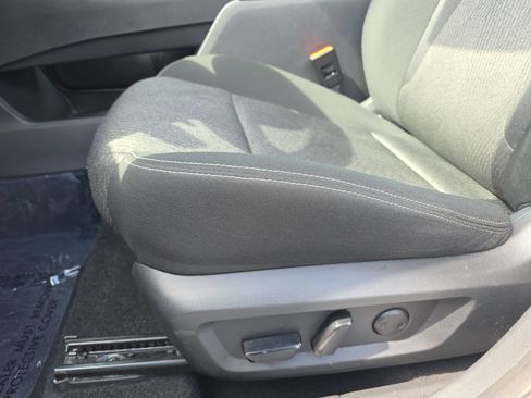Used 2025 Nissan Rogue SV FWD image 28