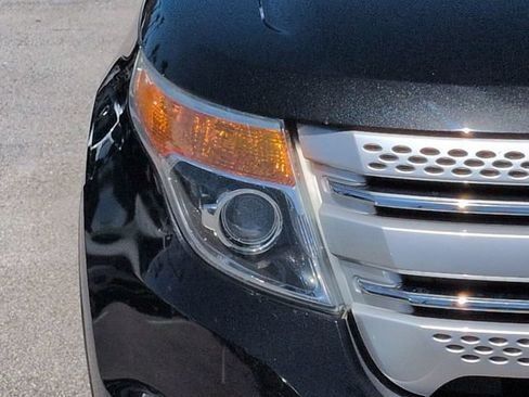 Used 2015 Ford Explorer XLT w/ Equipment Group 202A FWD image 10