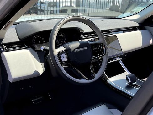 New 2025 Land Rover Range Rover Velar Dynamic SE image 8