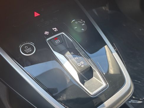 Used 2025 Audi Q4 e-tron Premium Plus image 58