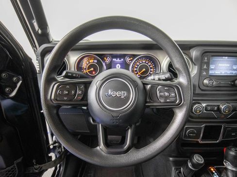 Used 2018 Jeep Wrangler Unlimited Sport image 19