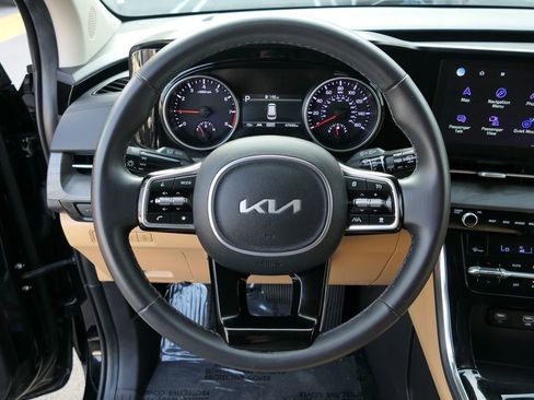 Used 2024 Kia Carnival EX FWD image 19