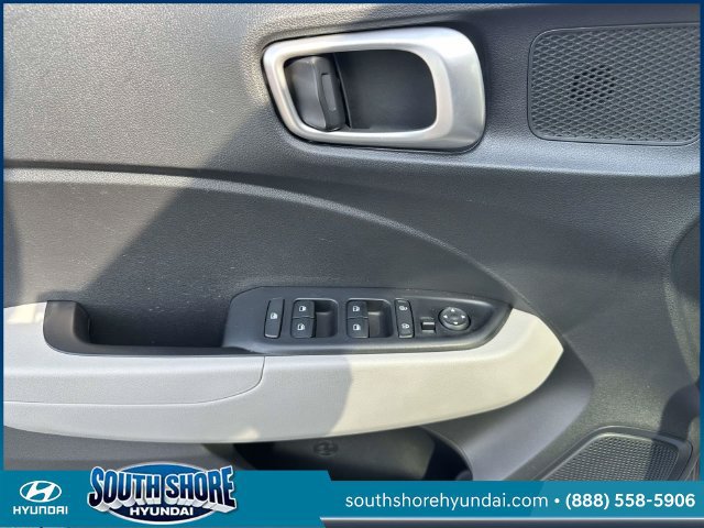 Certified 2024 Hyundai Venue SEL FWD image 18