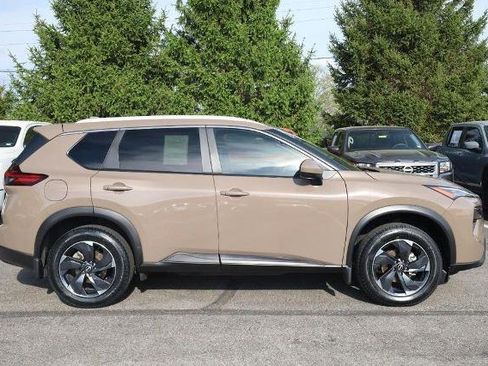 Certified 2024 Nissan Rogue SV w/ SV Premium Package image 5