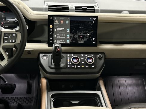 Used 2024 Land Rover Defender 130 X-Dynamic SE AWD/4WD image 5