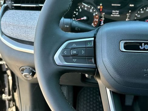 New 2024 Jeep Compass Latitude w/ Sun and Sound Group image 31