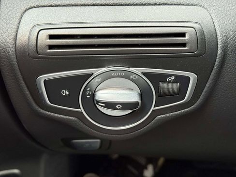 Used 2021 Mercedes-Benz GLC 300 4MATIC w/ Premium Package image 29
