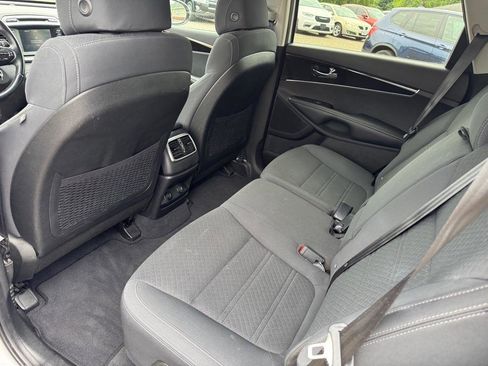 Used 2017 Kia Sorento FWD w/ LX Convenience Package image 19
