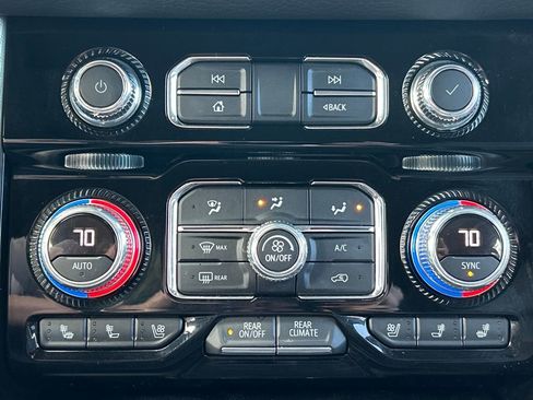 Used 2022 GMC Yukon Denali image 17